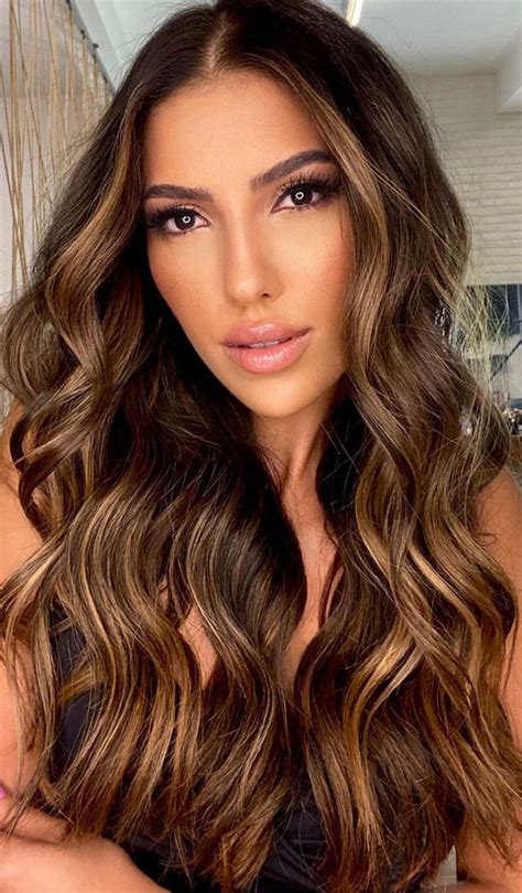 Gorgeous Hair Colour Trends For 2021 : Glam Honey Highlights