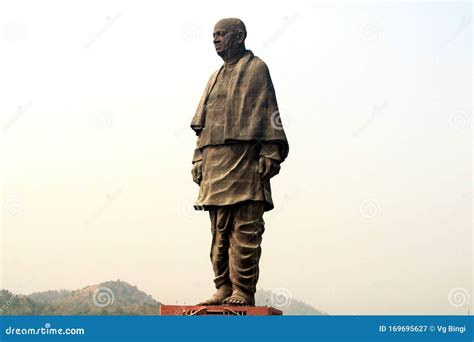 Sardar Vallabhbhai Patel Statue. Statue of Unity Editorial Photography - Image of landscape ...