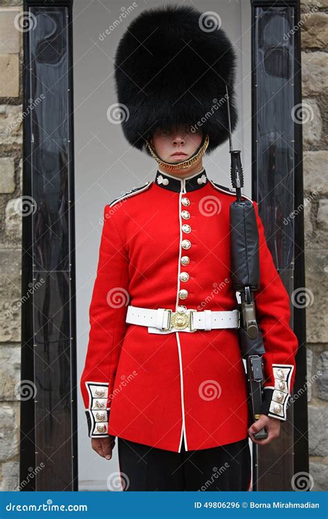 London S Queen Guard in Red Uniform Standing at His Post Editorial Photo - Image of military ...