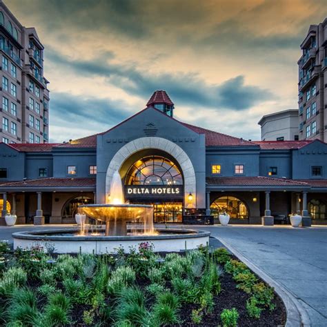 Delta Hotels By Marriott Grand Okanagan Resort | Kelowna, British Columbia - Frontier Canada