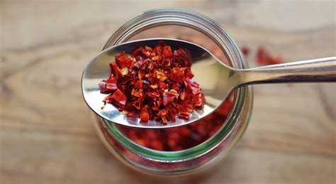 Recipe: Homemade chilli flakes – Stay & Roam