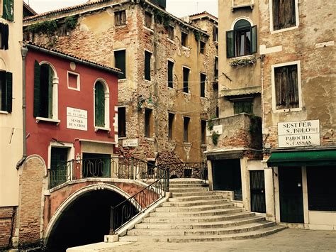 I took a picture of a plaza in Venice : r/pics