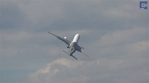 Airbus A350 makes VERTICAL take-off just like a rocket | Air show, The ...