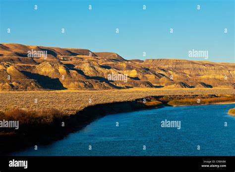 The Red Deer River running through The Badlands, East Coulee, Alberta ...