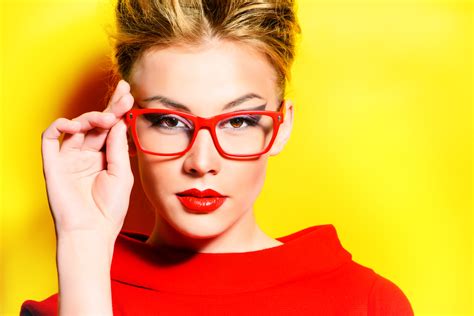 Makeup tips for those who wear glasses - Bigbasket Lifestyle Blog