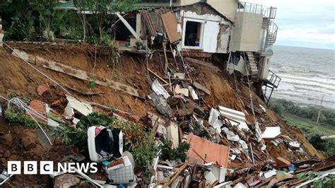 South Africa floods: Death toll after Durban rains rises to 60 - BBC News