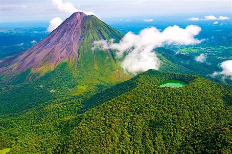 Randonnée extrême comprenant deux volcans à l'Arenal 2023 - La Fortuna - Viator