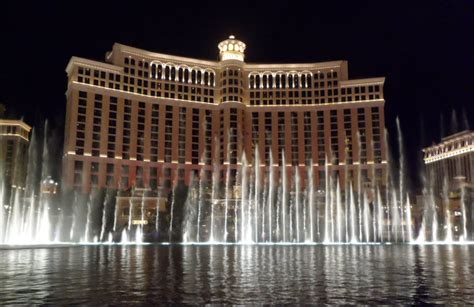 Fountains of Bellagio : Must See Attraction in Las Vegas!