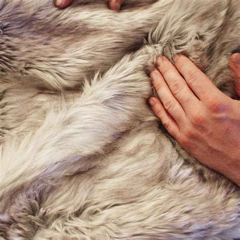 Best Home Fashion Faux Fur Throw Review: Super Cozy