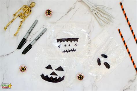 Halloween treat bags that are so easy to make