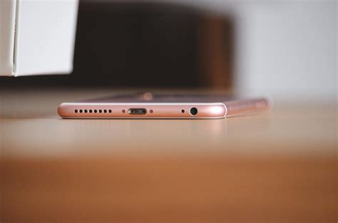 Free stock photo of apple, headphone jack, iphone