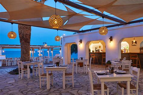 Psatha - Coctail Bar & Restaurant in Kamari, Santorini.