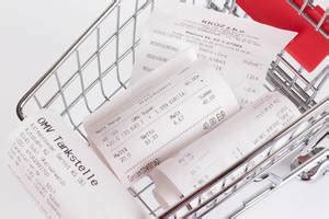 Cash register receipts in a pile - Creative Commons Bilder