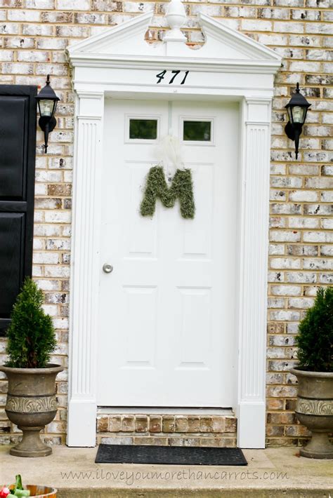 I Love You More Than Carrots: Spring Decor DIY :: Loose Moss Wreath and Decorative Letter Hang