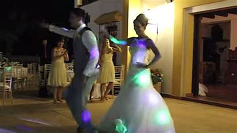 Baby got back: Watch the first dance to end all first dances | First dance, Dance, Wedding dresses