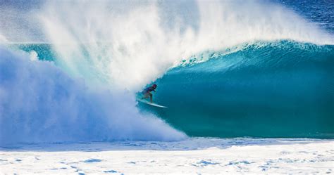 Two Pipe Waves: Moana Jones-Wong, Justin Quintal