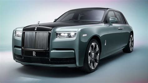 Rolls-Royce Phantom (2022) mit beleuchtetem Grill und Disc Wheels