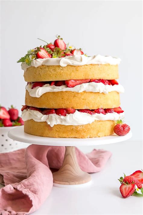 Strawberry Shortcake Cake with Mascarpone Cream | Liv for Cake