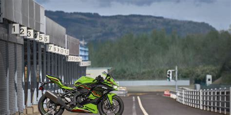 Kawasaki Drops Pictures of All-New 2023 ZX4R/RR - webBikeWorld