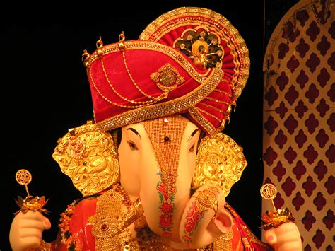 File:Shreemant Dagdusheth Halwai Ganpati.jpg - Wikipedia