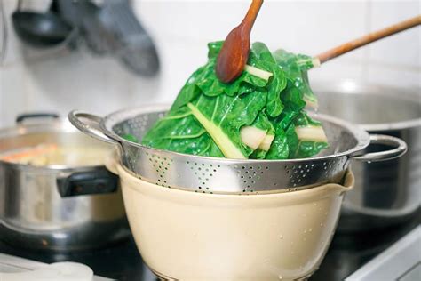 Blanching Vegetables 101: How to Blanch Veggies for Preserving