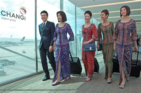 singapore airlines cabin crew | Airline outfit, Airline uniforms, Airline cabin crew