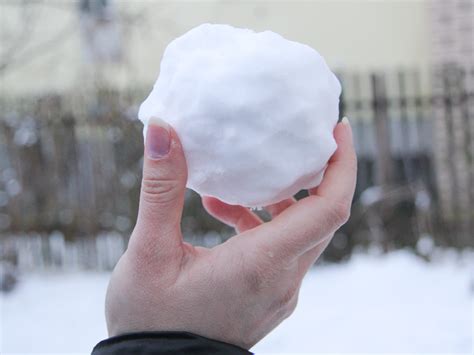 3 Ways to Make a Snowball - wikiHow