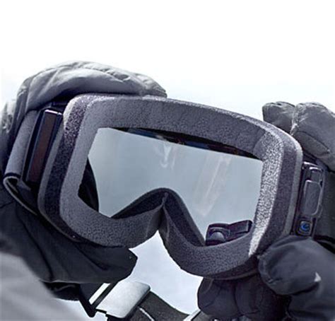 HUD-enabled ski goggles run Android