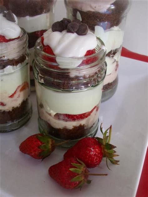 The Do-It-Yourself Mom: DIY Strawberry Cheesecake Chocolate Trifle