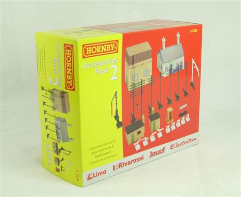 Hornby R8228 TrakMat Accessories Pack 2 Railway Cottage & Water Tower -00 Gauge