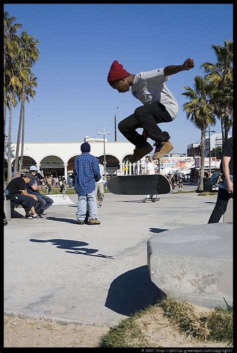 Photograph by Philip Greenspun: venice-beach-skateboarding-11