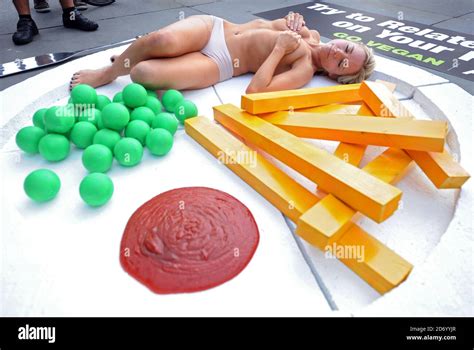 Sarah jane honeywell hi-res stock photography and images - Alamy