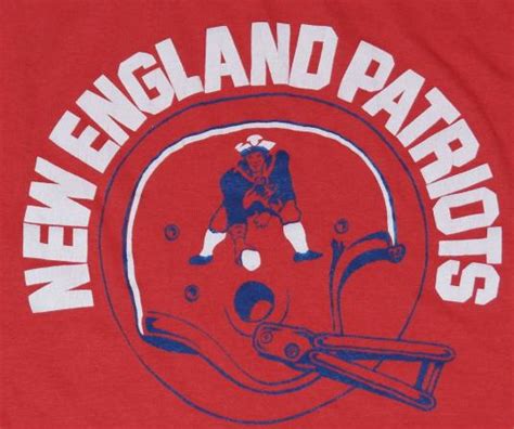 Vintage 1980s NEW ENGLAND PATRIOTS Helmet Logo T-Shirt