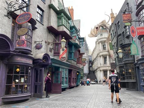 PHOTOS: Exploring The Wizarding World of Harry Potter - Diagon Alley ...