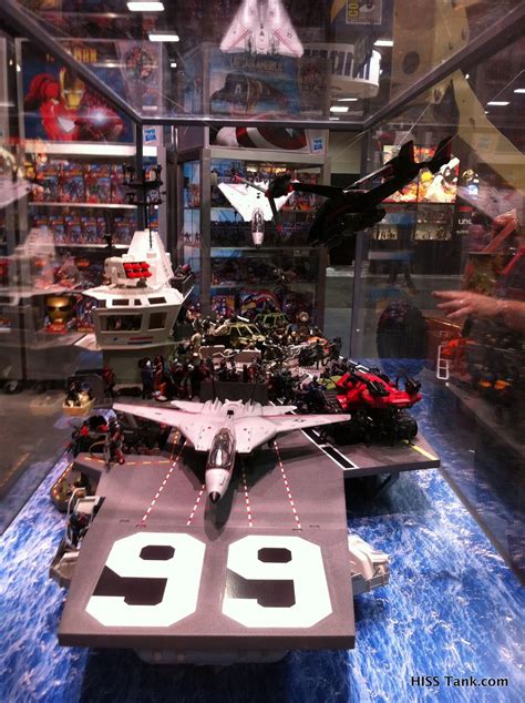 SDCC 2011 USS FLAGG Display - HissTank.com