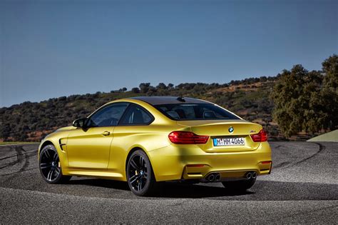 © Automotiveblogz: 2015 BMW M4 Coupe Photos