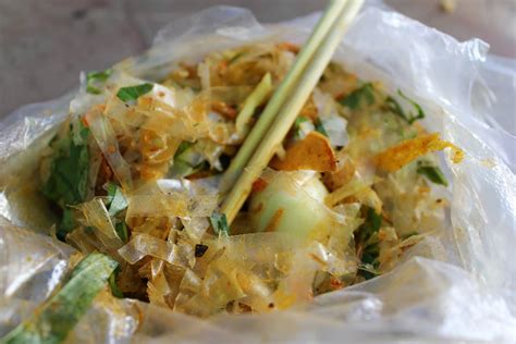 7 Vietnamese street-foods you Must Try! | Travels with Tam!