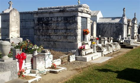 Fotos gratis : Monumento, cementerio, lápida sepulcral, portón, lugar de adoración, tumba ...
