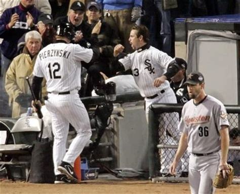 2005 World Series: Game 1 - Photo 10 - Pictures - CBS News