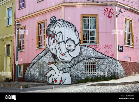 Street art, Valparaiso, Chile Stock Photo - Alamy