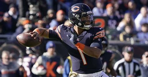 Justin Fields Undergoes X-Rays on Hand Injury After Bears' Loss to ...