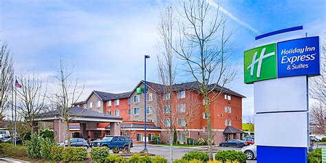 Pet-Friendly Hotels Near Portland Airport | Holiday Inn Express & Suites Portland-Jantzen Beach