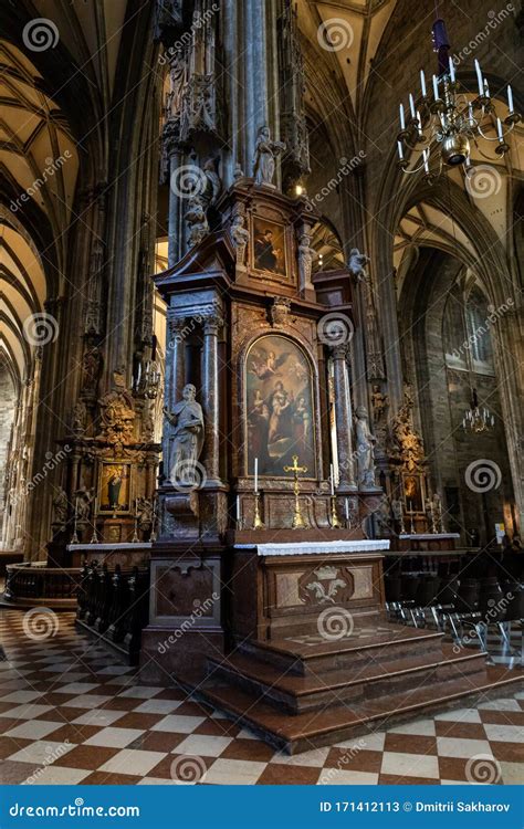 St Stephen Cathedral Interior, Main Catholic Church in Austria ...