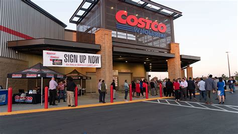 Costco Opens To Large Crowds - Elk Grove Tribune