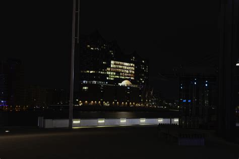 Nachtaufnahme Elbphilharmonie Foto & Bild | architektur, architektur bei nacht, motive Bilder ...