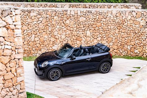 MINI Cooper SE Cabrio Enigmatic Black (07/2023).