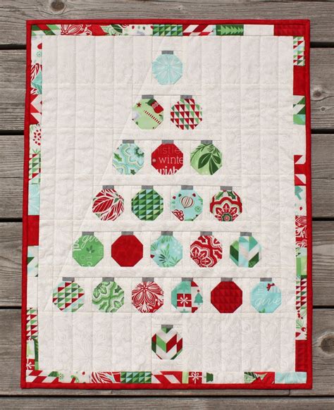 Jen Daly Quilts: Christmas Baubles Quilt