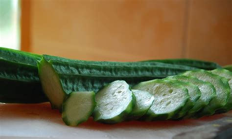 My little vegetable garden: The first two petola / luffa