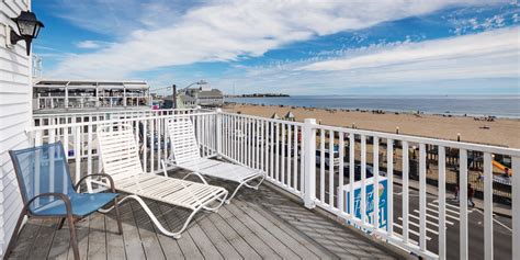 Ocean Front 2 Full Beds – The Pelham Resort, Hampton Beach NH