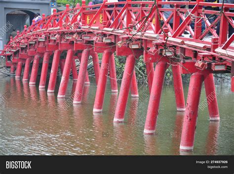 Huc Bridge Hoan Kiem Image & Photo (Free Trial) | Bigstock